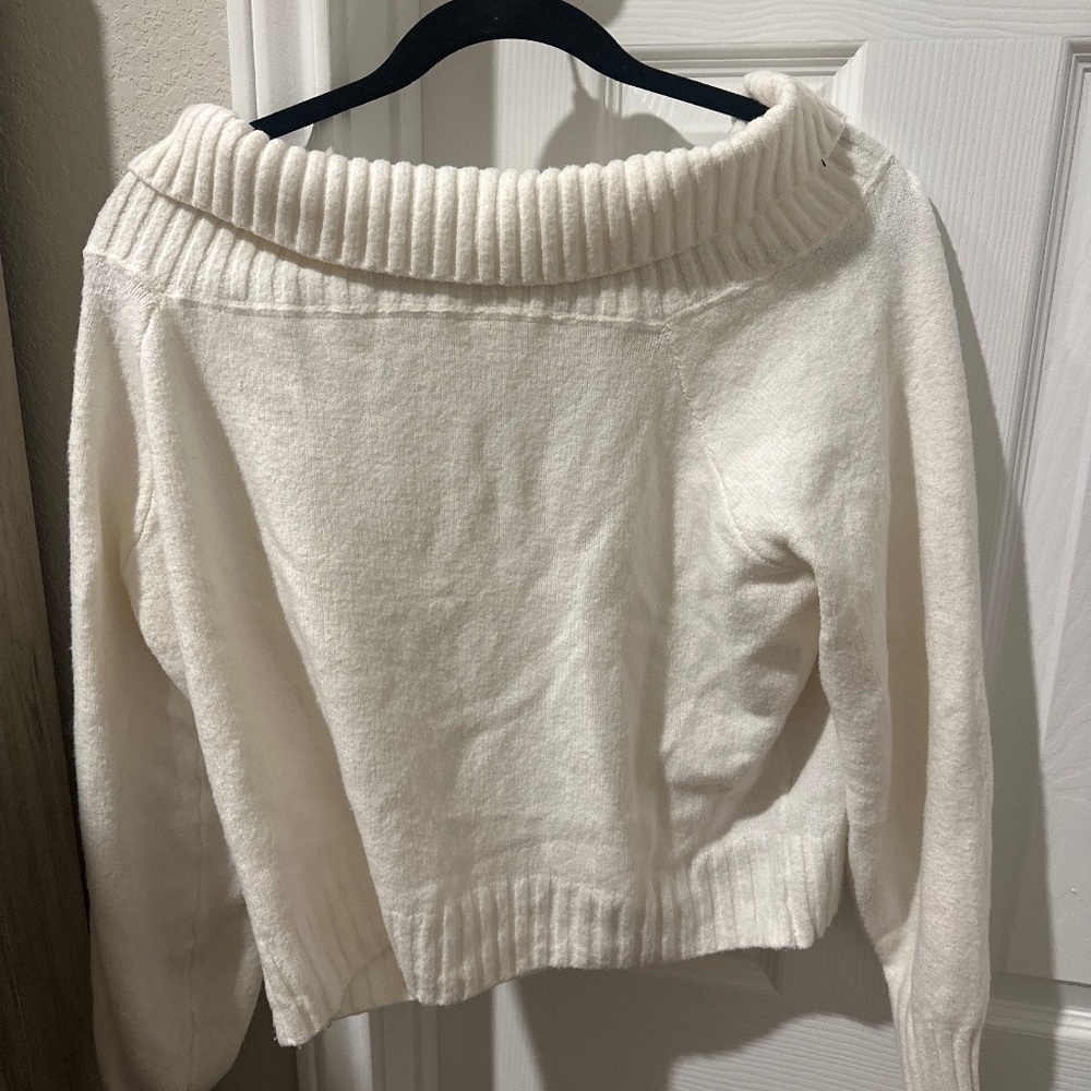 Hollister sweater